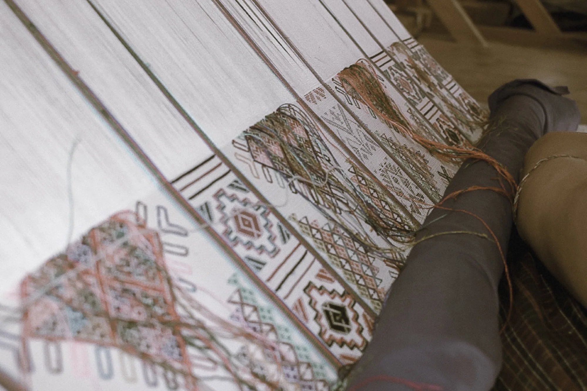 Kishuthara motifs growing along the warp